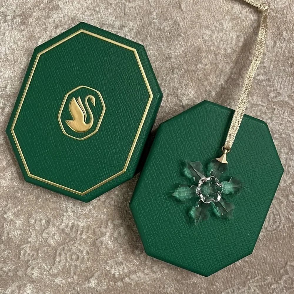 Brand New Swarovski White Crystal Little Snowflake Ornament Christmas Decoration